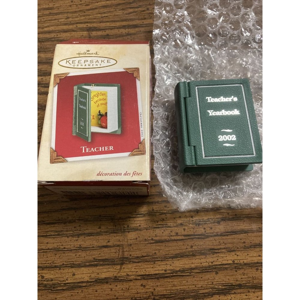 Hallmark Keepsake Teacher Yearbook 2002 Collectable Ornament NIB